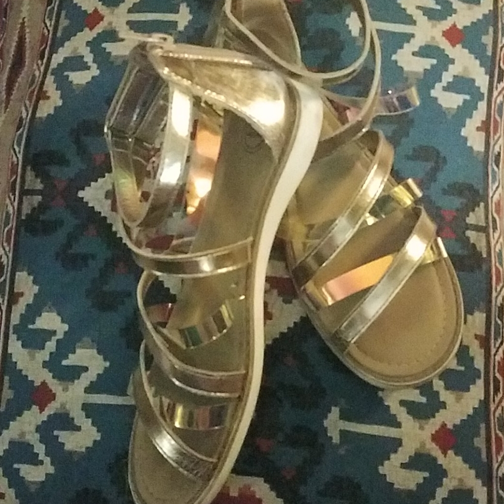 Sandles - Picture 2 of 3